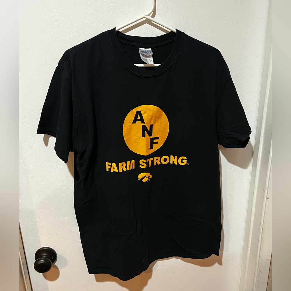 Mens Iowa Hawkeyes tshirt size large